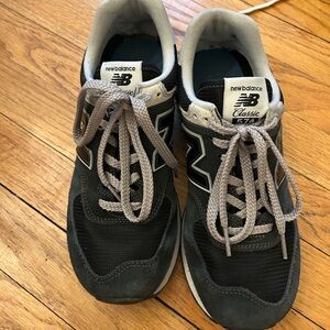 New Balance Black and White 574 size 9 women’s